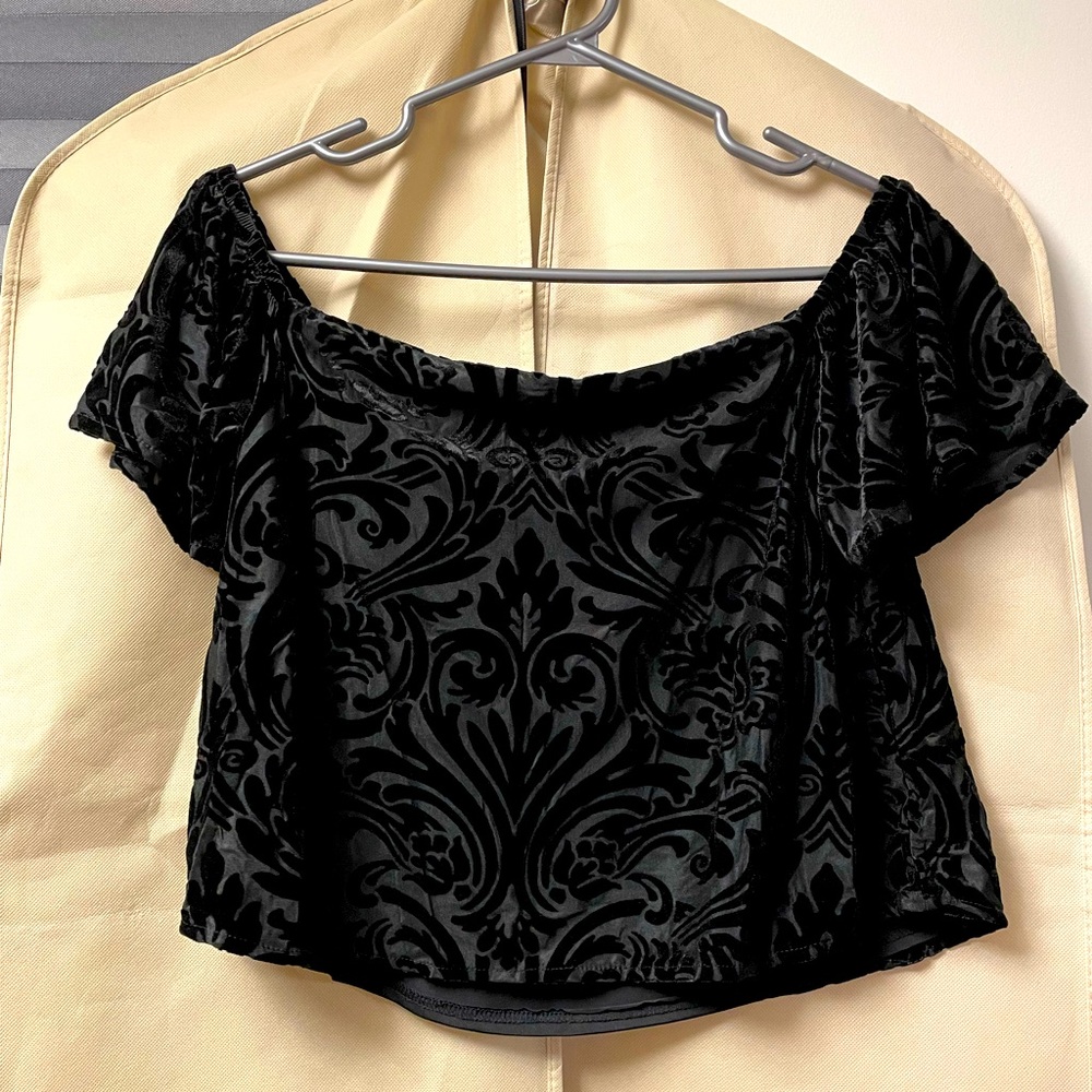 Design Lab Black Velvet Flowy Crop Top size XS